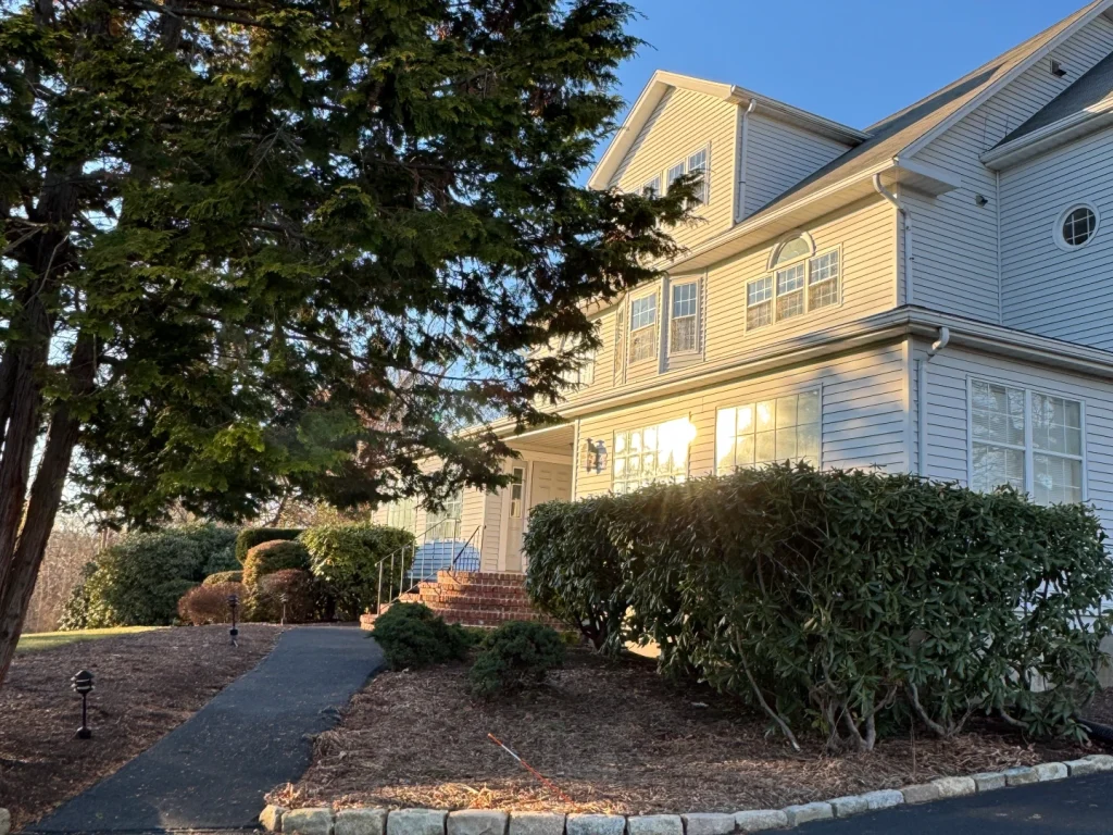 Locally-owned dental office in Monroe, CT | Dentist in Monroe, CT